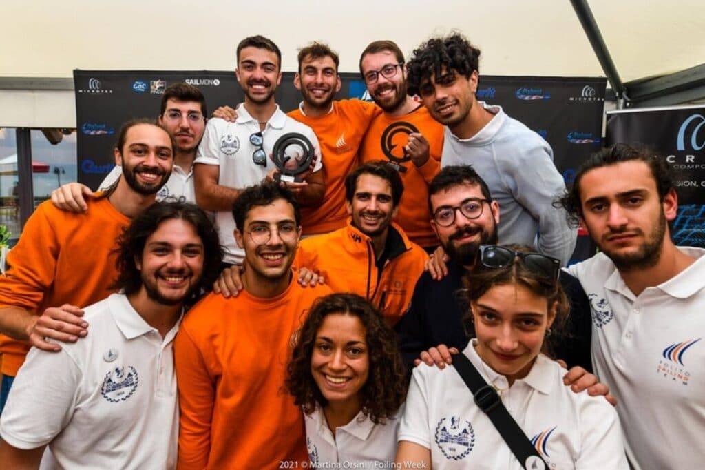 Il Polito Sailing Team del Politecnico di Torino, vincitore della SuMoth Challenge, è stato premiato per innovazione e sostenibilità.