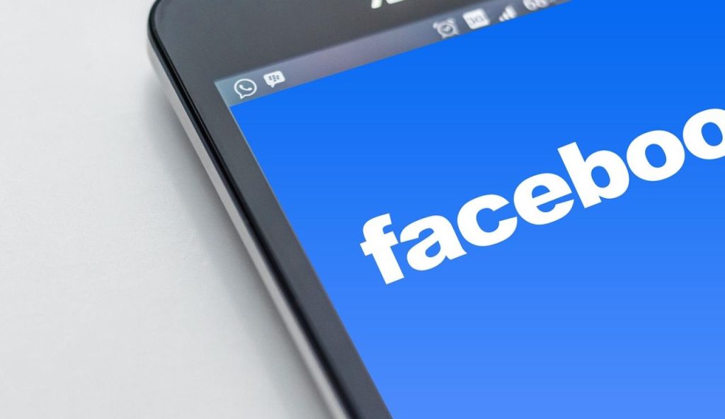 Facebook su smartphone