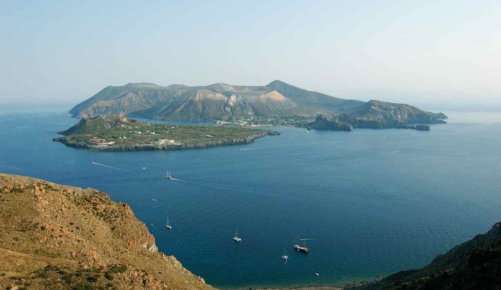 Vista di Vulcano da osservatorio di Lipari