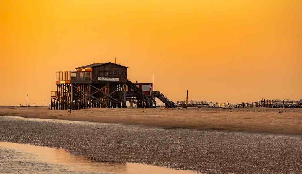 Casa isolata in mezzo alla spiaggia