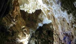 Vista delle increspature delle grotte di falvaterra